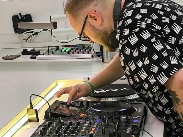 Oczy DJ,a – zbiórka na pompę insulinową dla Adriana